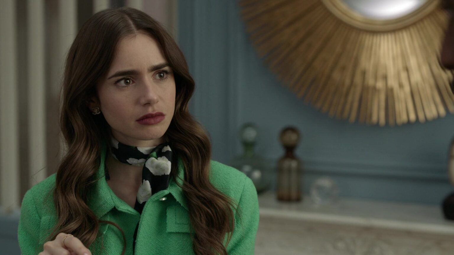 CONFIRA EMILY EM PARIS visual data 5