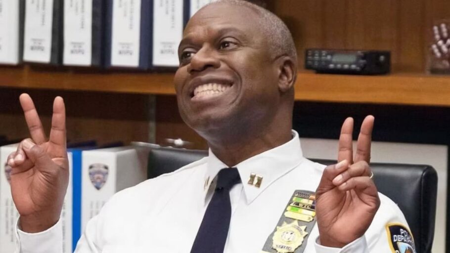 holt revela ser gay em brooklyn 99