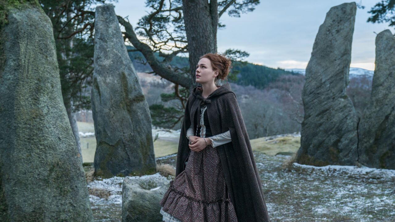 Em qual episódio de Outlander Brianna volta no tempo?