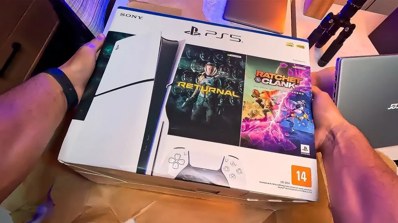 PlayStation 5 Slim com Leitor de Disco, Returnal e Ratchet & Clank por R$ 3.379,00