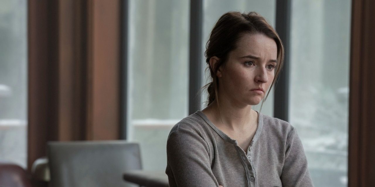 Kaitlyn Dever e criador de The Last of Us explicam as mudanças da Abby no episódio 2 da série