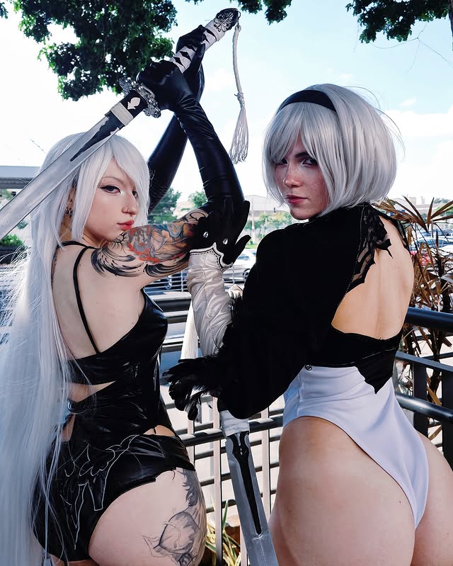 Brasileiras akemy.sama e cristinysam fizeram belíssimos cosplays da 2B e A2 de Nier: Automata