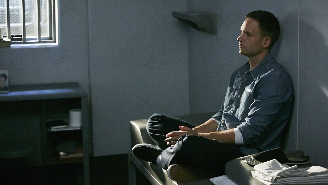 Como Mike saiu da prisão na 6ª temporada de Suits?
