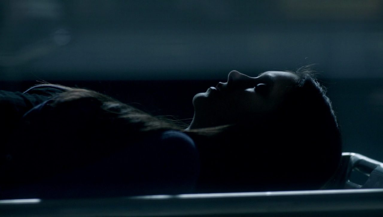 The Vampire Diaries - Em que episódio Elena morre?