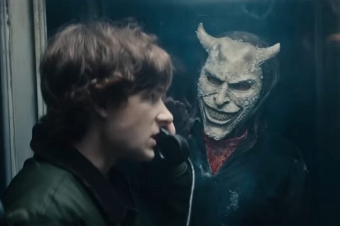 O Telefone Preto 2 recebe trailer aterrorizante e data de estreia