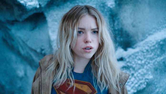 Superman - De onde a Supergirl veio e por que ela está bêbada?