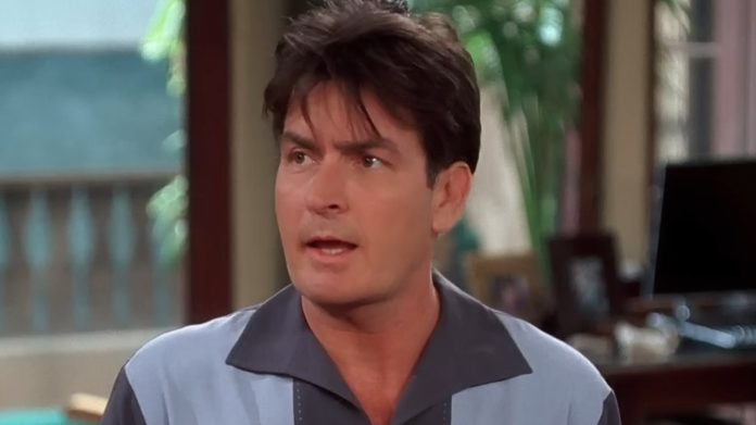 Charlie Sheen comenta demissão de Two and a Half Men
