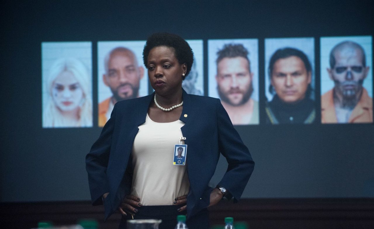 James Gunn confirma que série de Amanda Waller segue em desenvolvimento e deve estrear após Homem do Amanhã