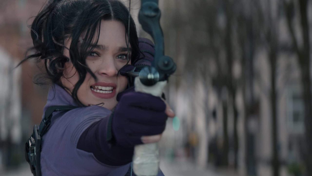 Hailee Steinfeld diz que espera ligação da Marvel para voltar como Kate Bishop
