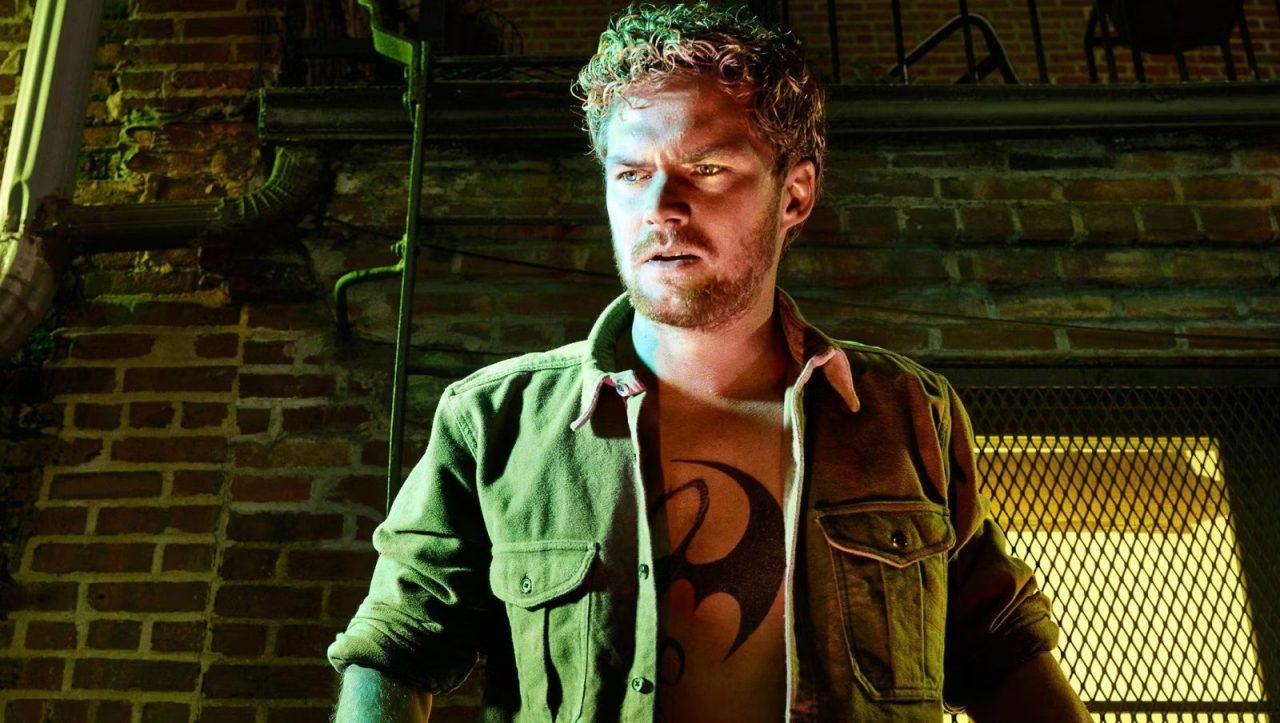 Finn Jones reacende rumores sobre o retorno do Punho de Ferro ao MCU