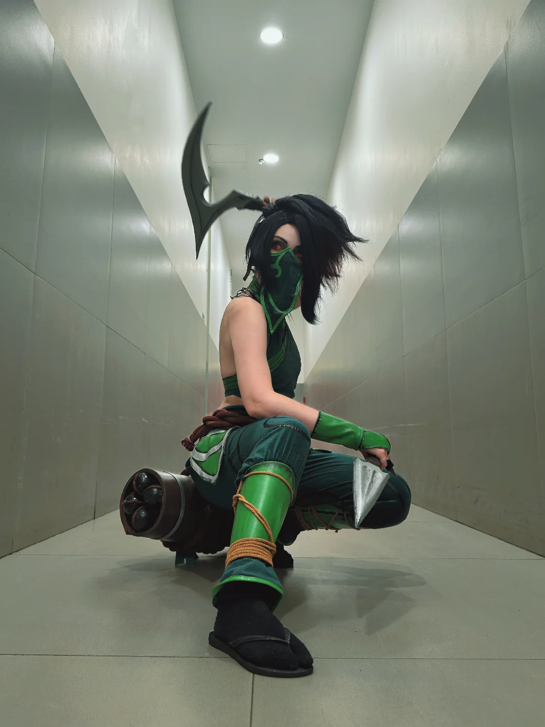 Cosplayer alice_dias_c recriou a Akali de League of Legends na vida real com perfeição