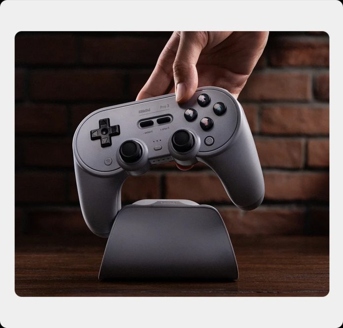 Controle 8BitDo Pro 3 com dock tem menor preço histórico no AliExpress