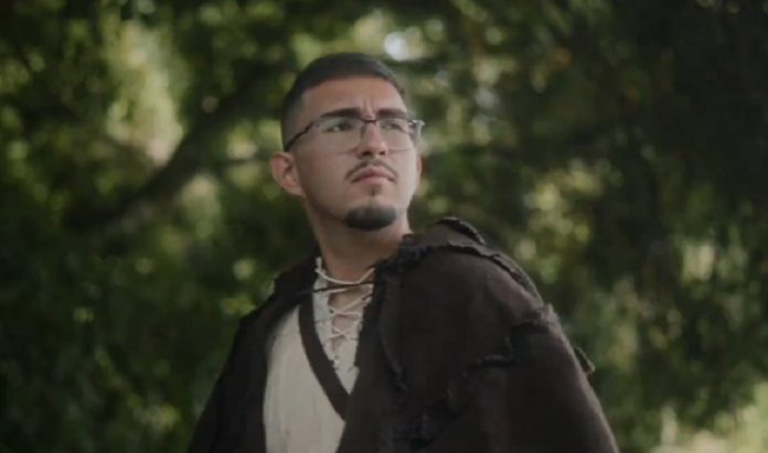 Jovem que se perdeu na montanha protagoniza ação para O Cavaleiro dos Sete Reinos como ‘Sir Roberto da Montanha’