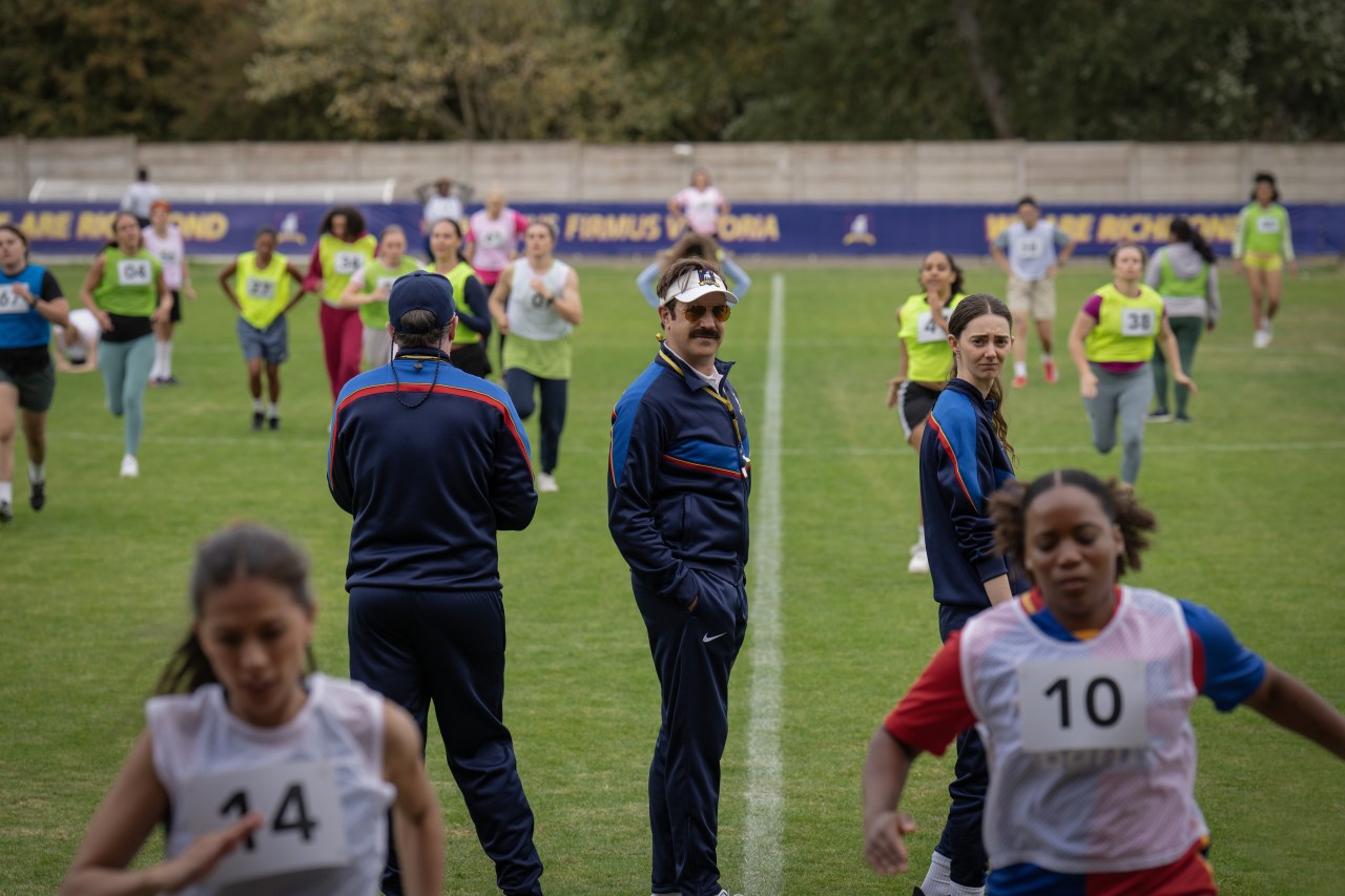 4ª temporada de Ted Lasso recebe previsão de estreia e primeiras imagens