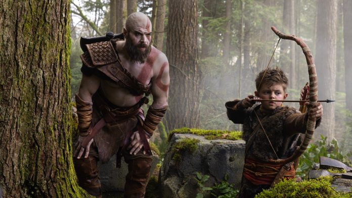 Prime Video divulga a primeira imagem da série live-action de God of War com Kratos e Atreus caracterizados