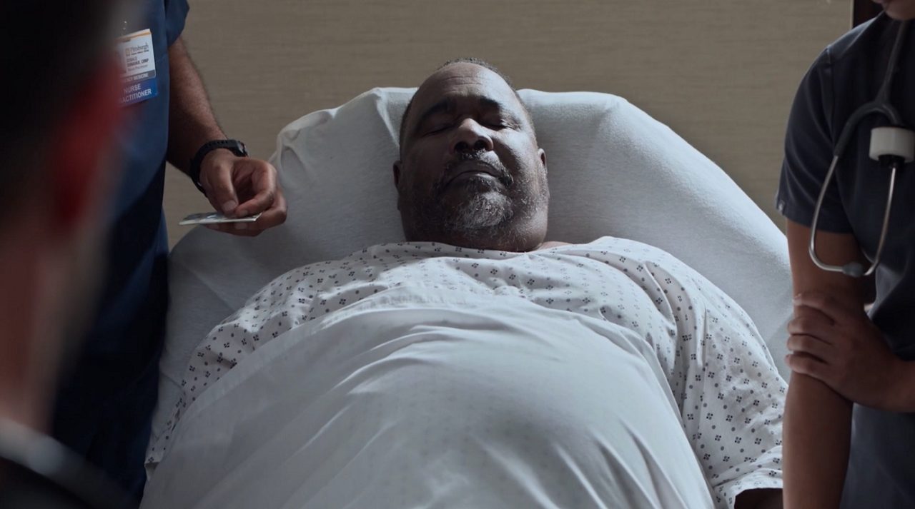 Entenda o final do episódio 6 da 2ª temporada de The Pitt