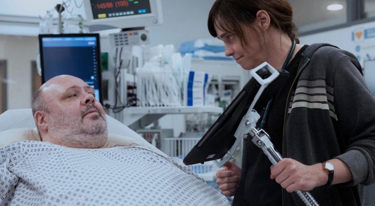 Entenda o final do episódio 8 da 2ª temporada de The Pitt