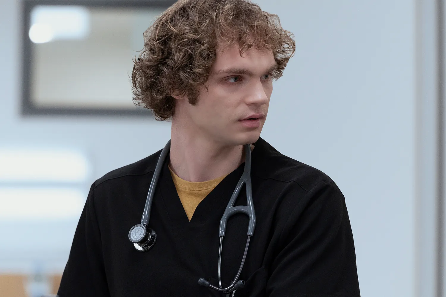 Entenda o final do episódio 5 da 2ª temporada de The Pitt