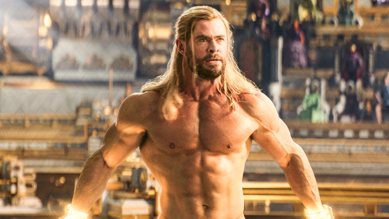 Chris Hemsworth admite que Thor: Amor e Trovão exagerou no humor