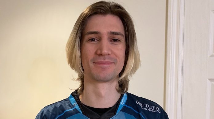 xQc recebeu US$ 1 milhão da Activision para jogar Warzone por um único dia