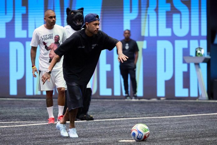 Neymar marca primeiro pênalti pela FURIA, mas equipe perde na Kings League Brazil