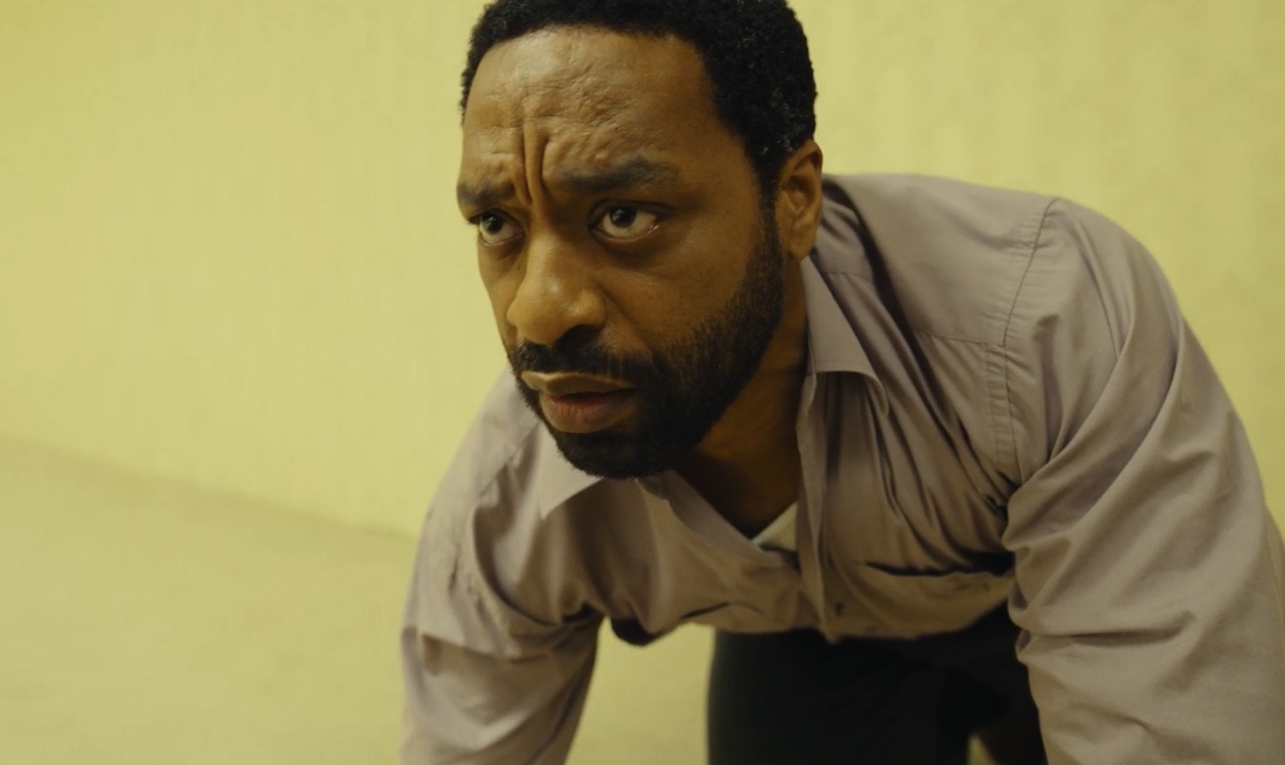 Backrooms ganha trailer e leva terror da internet ao cinema