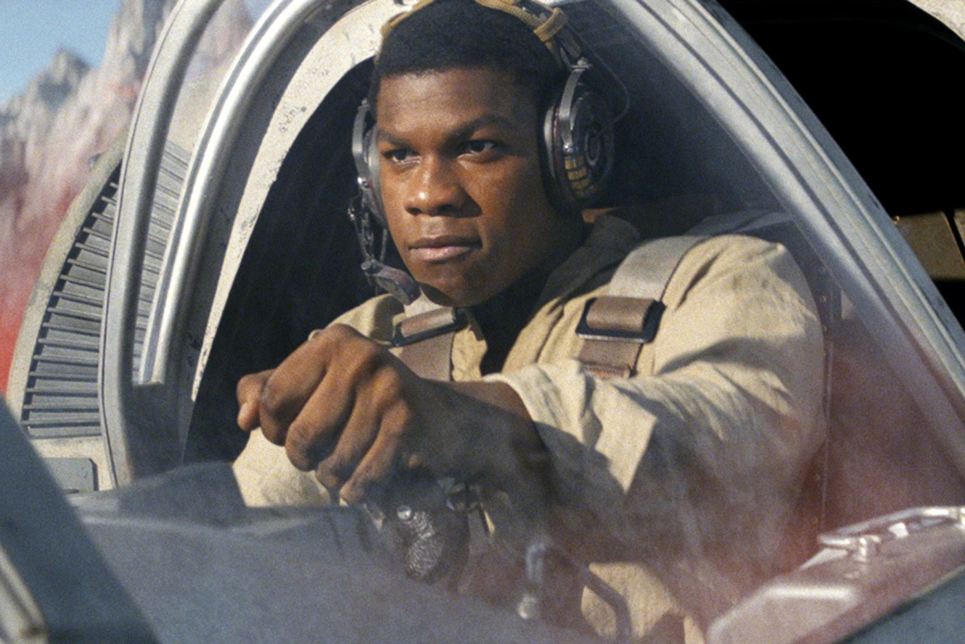 John Boyega confirma que teve conversas para retornar à franquia Star Wars