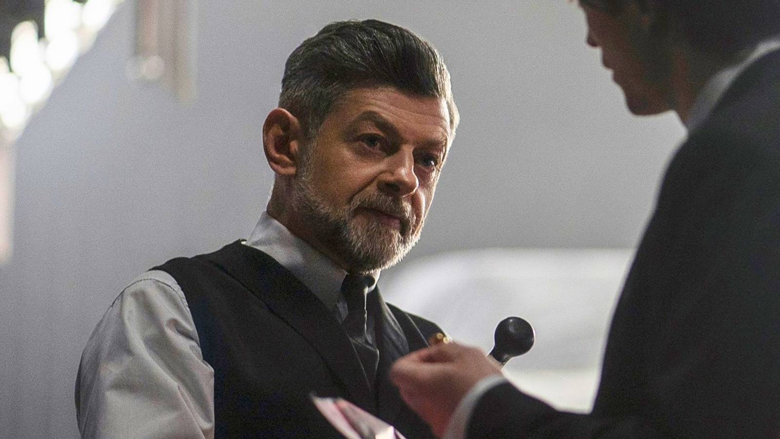 Andy Serkis volta como Alfred em The Batman II e indica foco maior no personagem