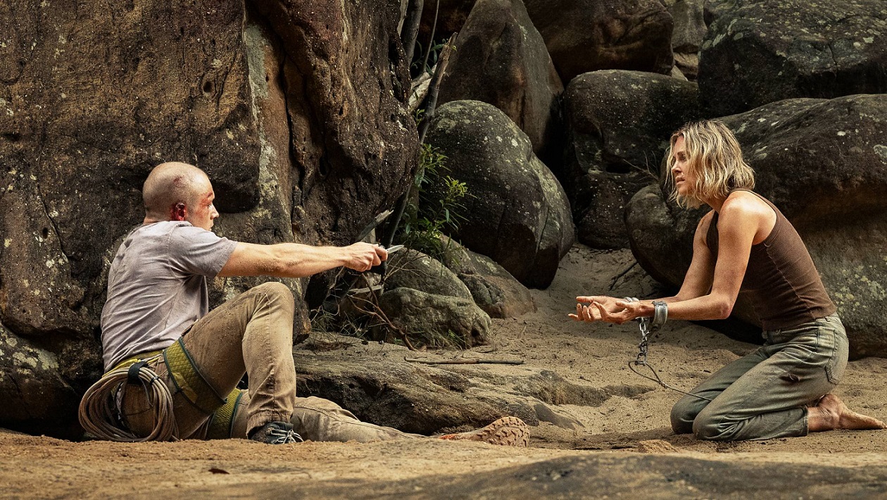 O Jogo do Predador, novo filme de Charlize Theron, estreia em alta e domina audiência global da Netflix