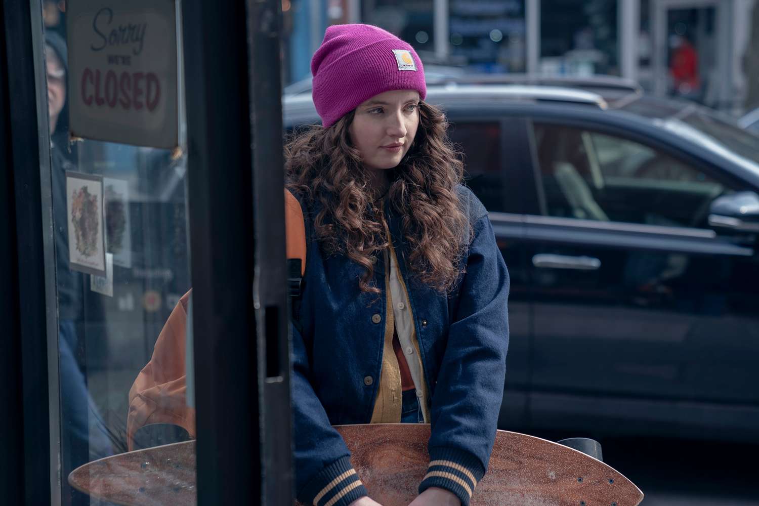 Os Testamentos surpreende ao trazer June de volta e revela que a luta ainda não acabou