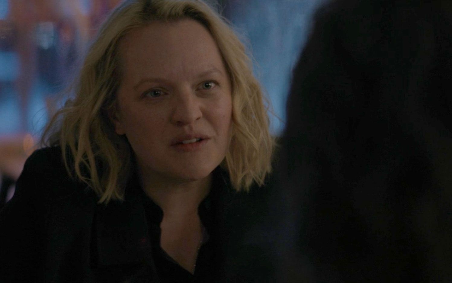 Os Testamentos surpreende ao trazer June de volta e revela que a luta ainda não acabou