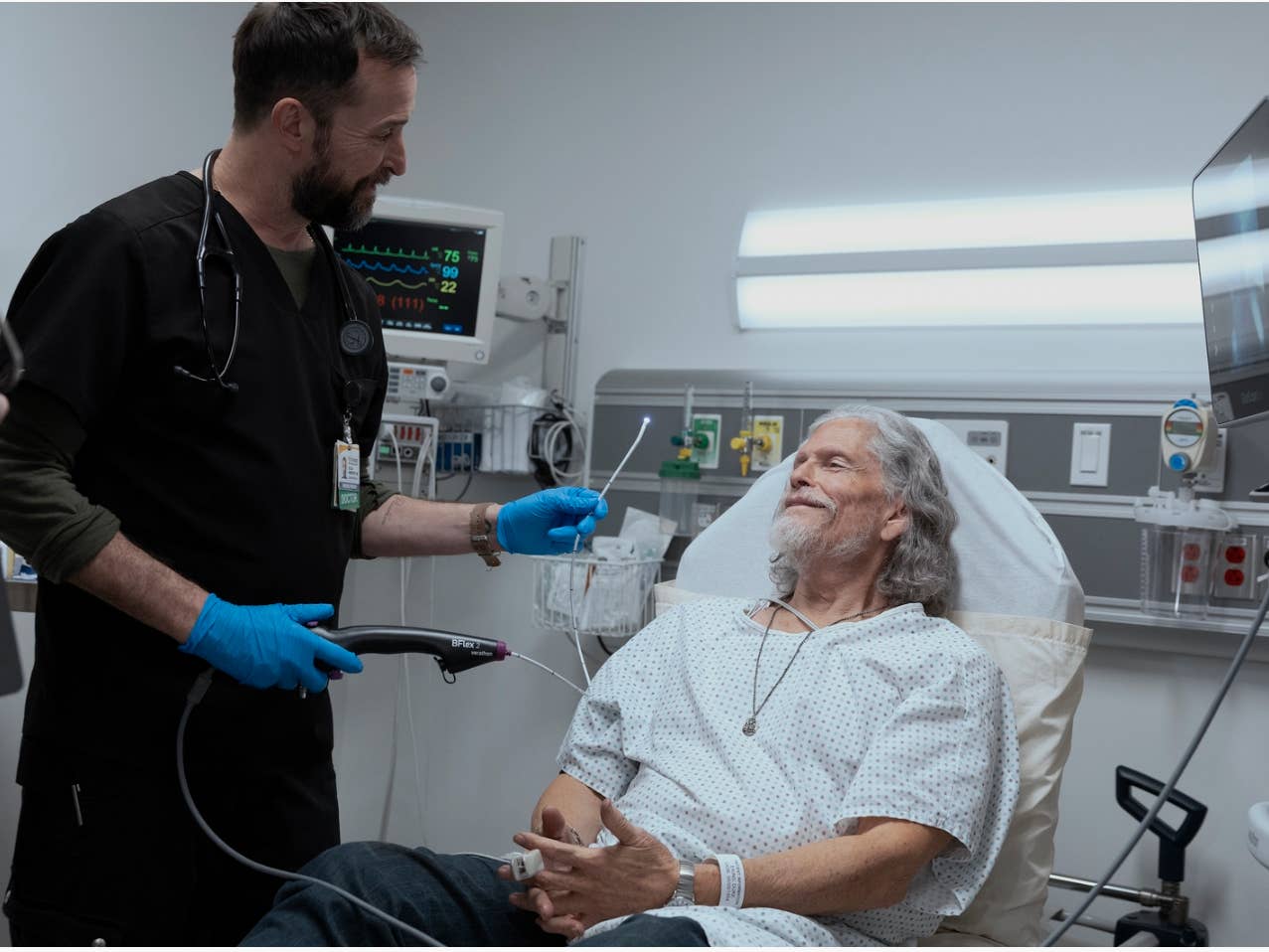 Entenda o final do episódio 13 da 2ª temporada de The Pitt