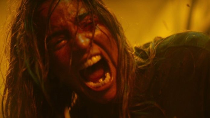 A Morte do Demônio: Em Chamas chega ao cinema em julho com trailer brutal e perturbador