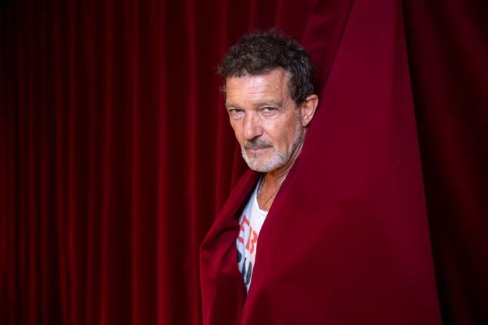 Antonio Banderas nega falência após rumores e defende investimento milionário em teatro