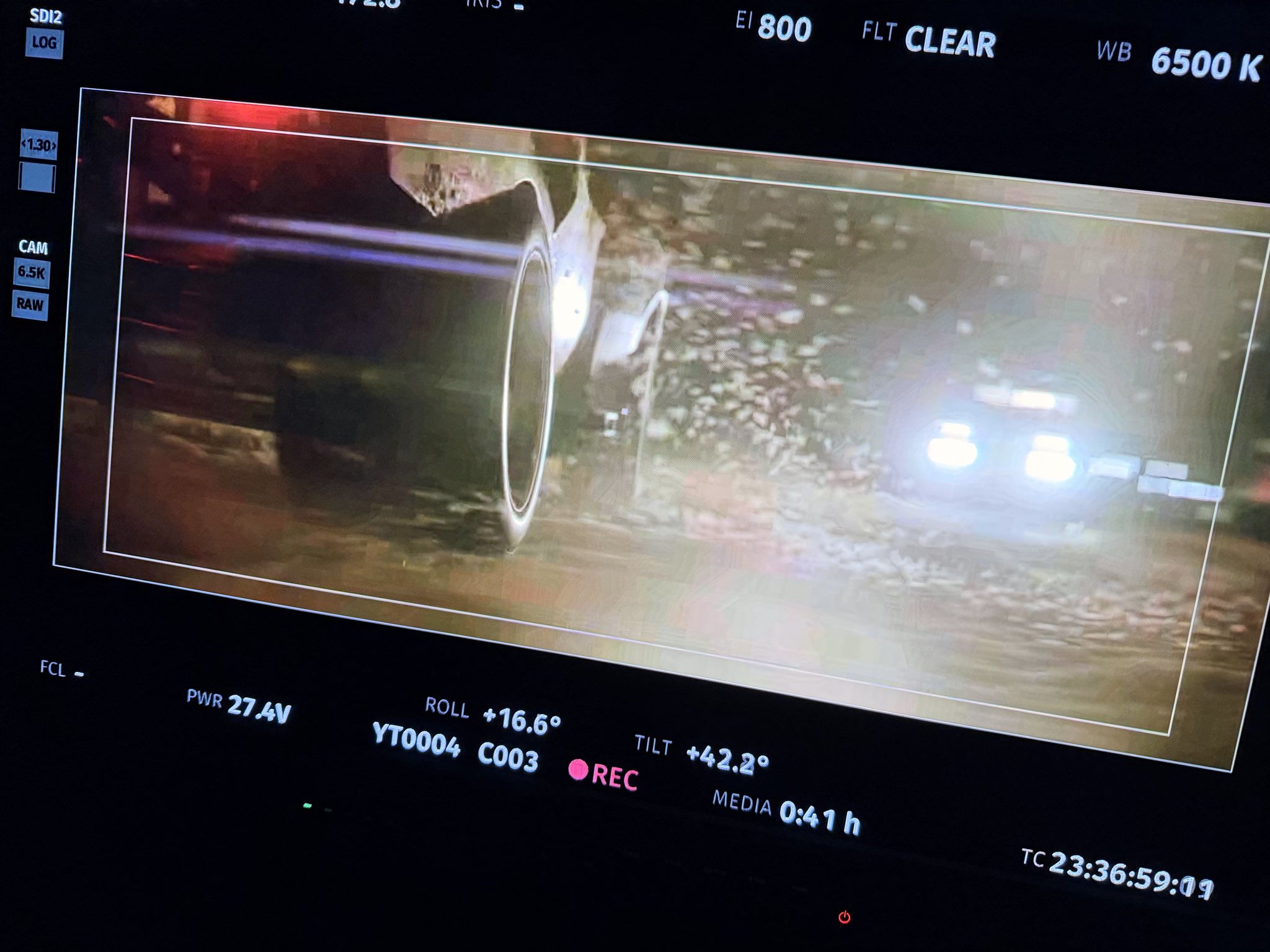 Matt Reeves divulga primeiras imagens de Batman: Parte II com Batmóvel em Gotham nevada