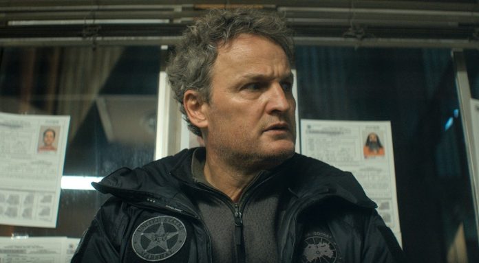 Jason Clarke está em negociações para integrar o elenco de Fogo Contra Fogo 2