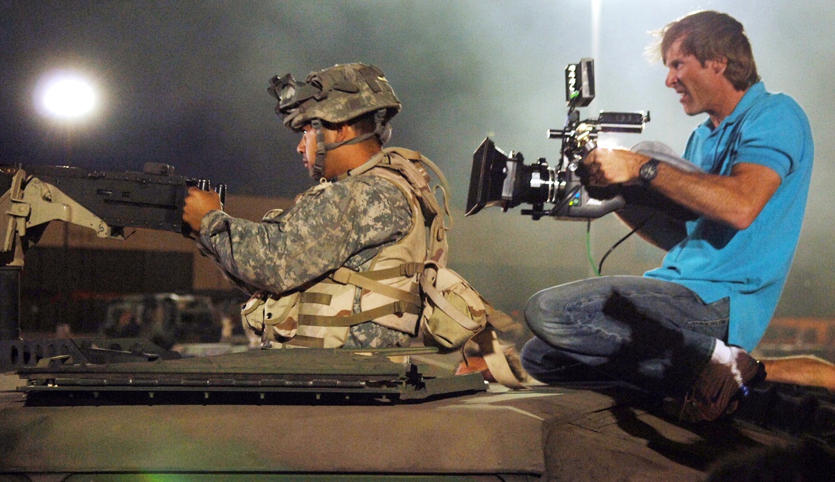 Michael Bay vai dirigir filme sobre o resgate de pilotos americanos no Irã para a Universal
