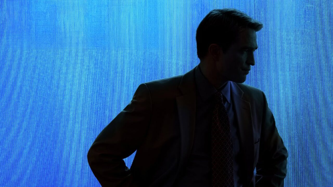 A24 divulga primeiro teaser de Primetime com Robert Pattinson como o apresentador do To Catch a Predator