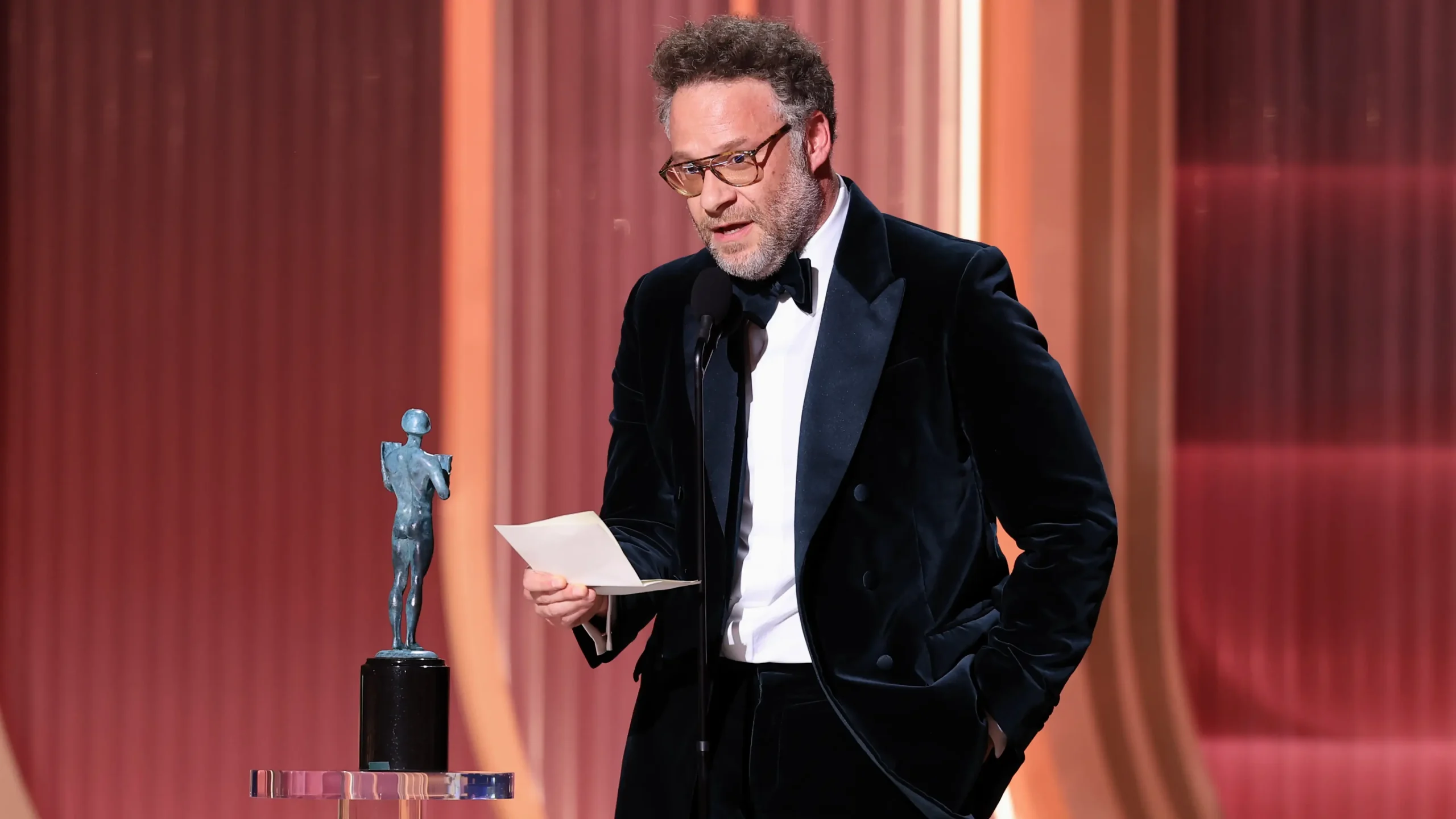 Seth Rogen detona uso de IA em roteiros e manda recado: "Você não está escrevendo"