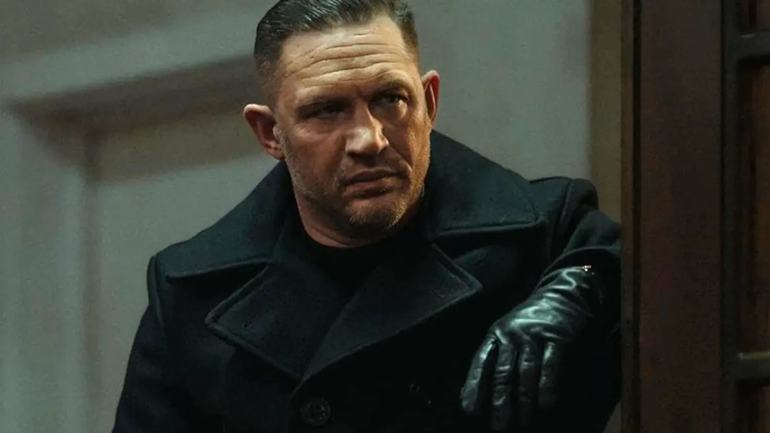 Tom Hardy é demitido de Terra da Máfia após atritos com produtores e showrunner