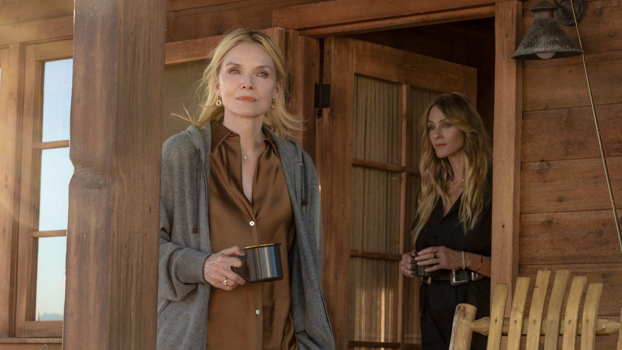 Michelle Pfeiffer revela as condições precárias das gravações de The Madison: sem banheiro, sem comida e sem ar-condicionado no set 