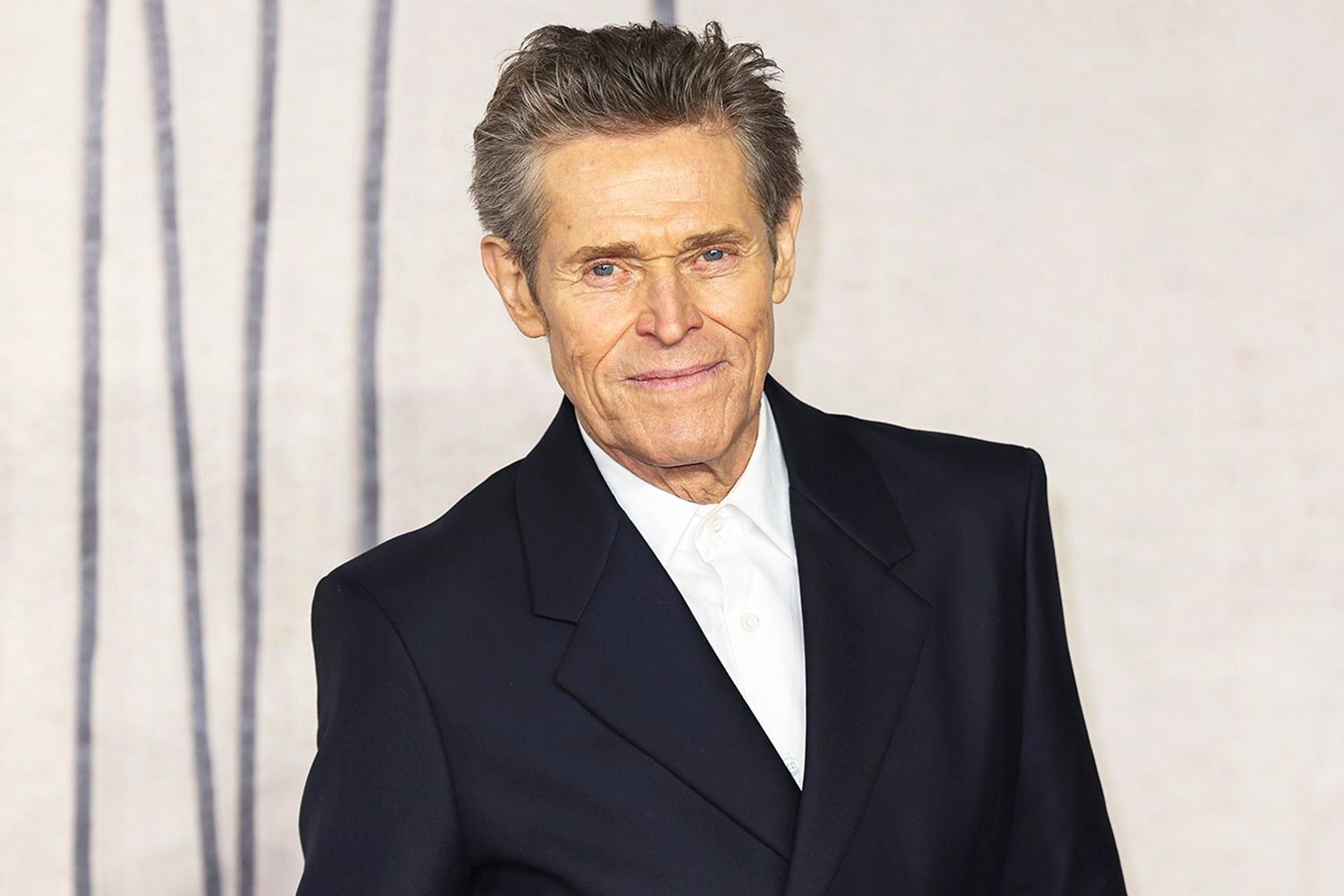 Fernanda Torres e Willem Dafoe vão protagonizar drama distópico sobre solidão no novo filme de Bárbara Paz