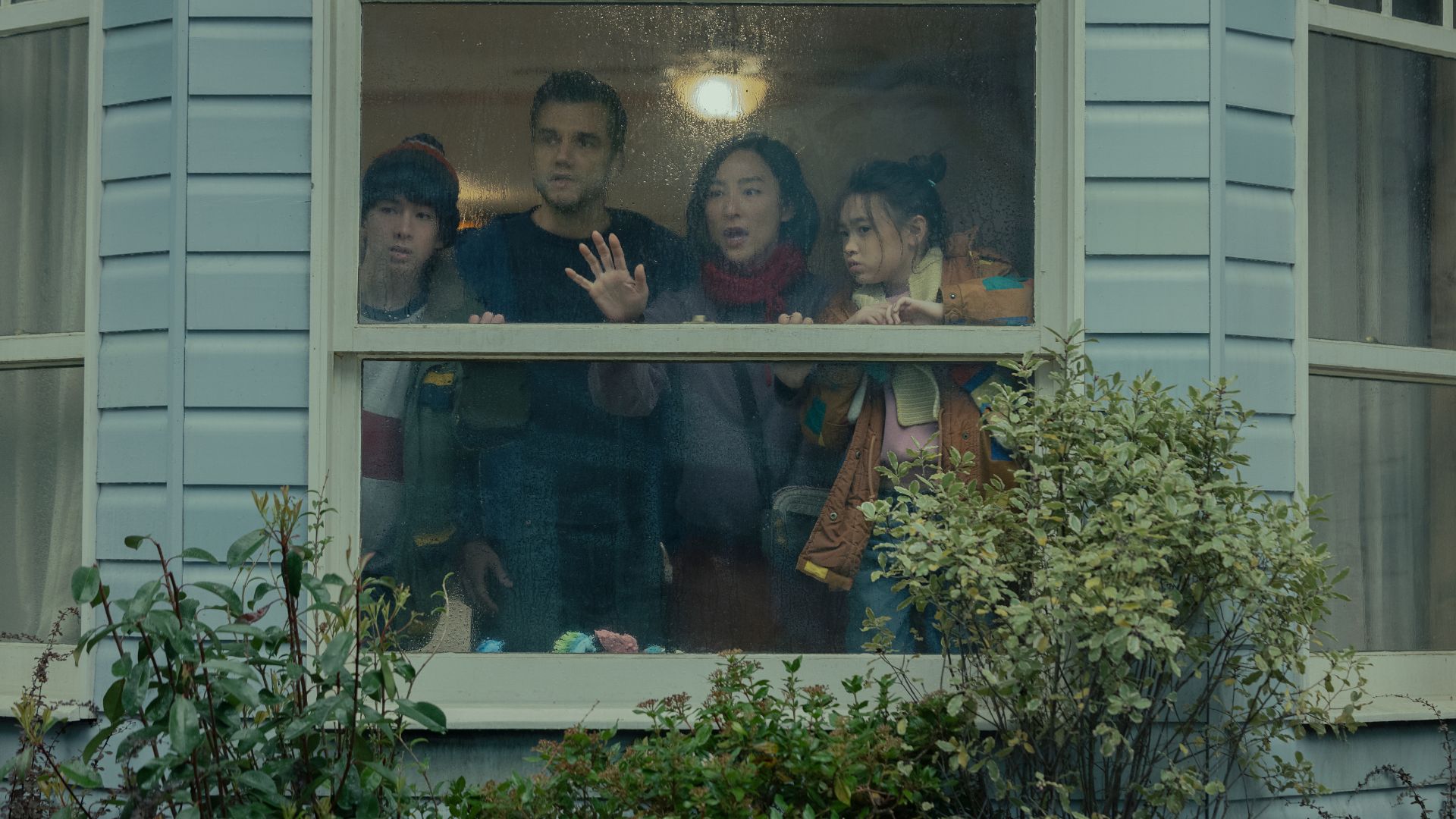 Wagner Moura e Greta Lee enfrentam confinamento misterioso em novo suspense da Netflix