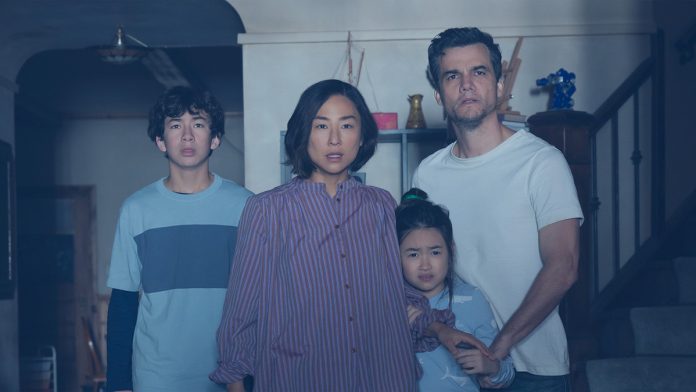 Wagner Moura e Greta Lee enfrentam confinamento misterioso em novo suspense da Netflix