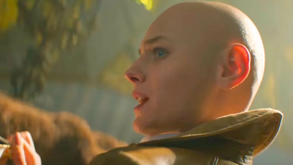 Emma Corrin quer voltar como Cassandra Nova no MCU e tem ideia inusitada para a personagem 