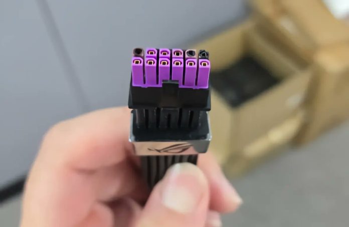 Cabo de GPU da Asus que promete evitar conectores queimados recebe relatos de que ele está queimando os conectores