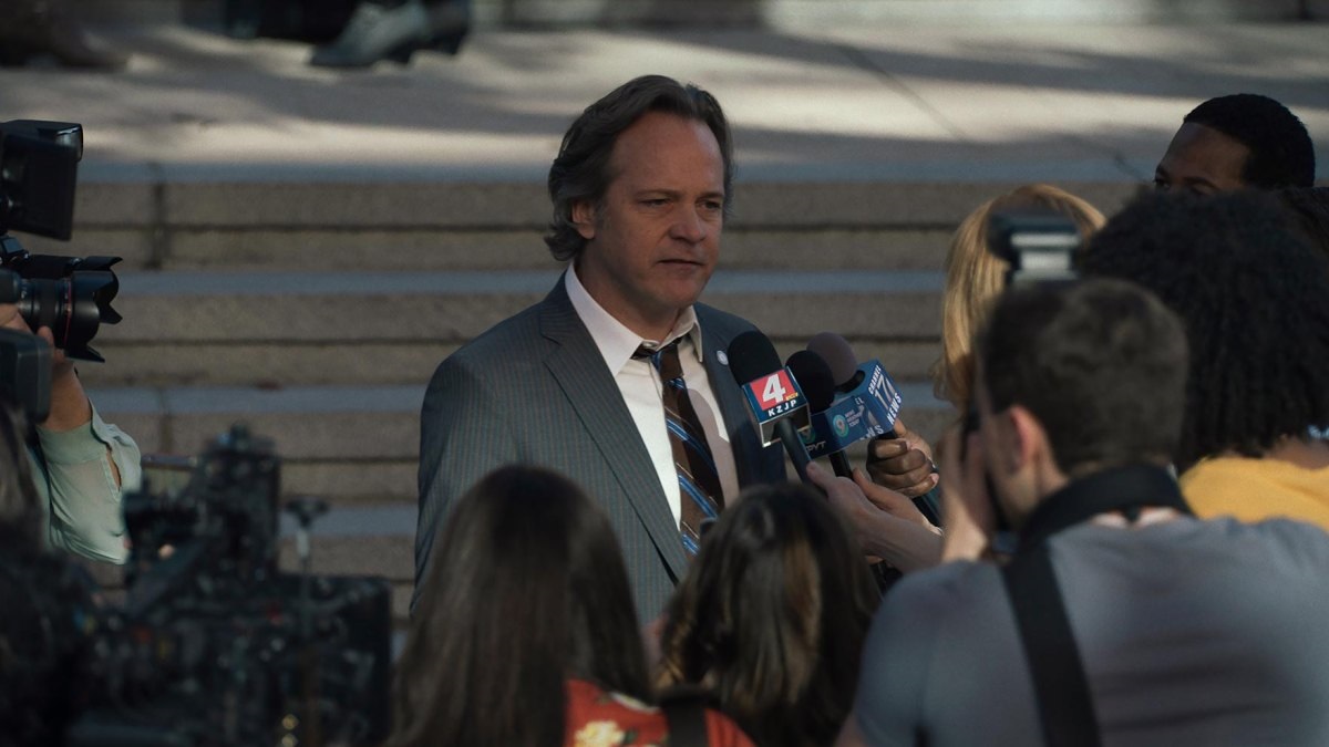 3ª temporada The Last of Us escala Peter Sarsgaard para papel inédito