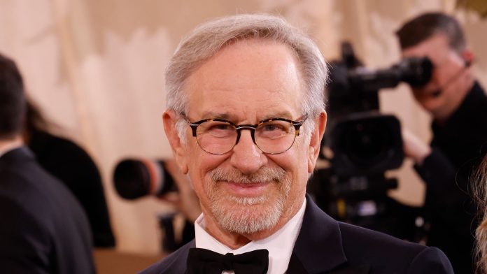 Steven Spielberg revela que tentou dirigir 007 duas vezes e foi recusado: 