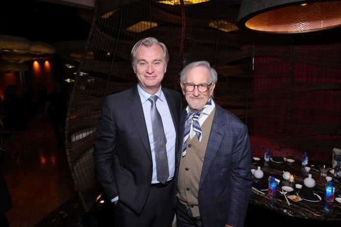 Steven Spielberg e Christopher Nolan Steven Spielberg revela qual filme de Christopher Nolan é o seu favorito de todos os tempos