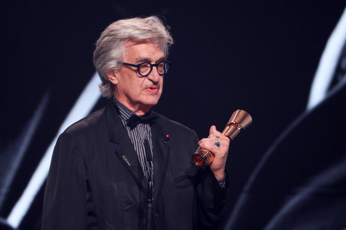 Wim Wenders pede desculpas e retira de circulação filme de 1975 que tinha cena de nudez com menor de idade